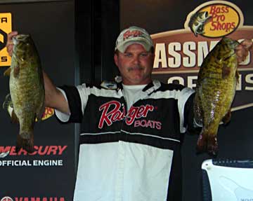 Chris King of South Amherst Ohio Weighs in 5 smallmouth bass for 25 pounds 14 ounces on day 2 at the 2010 BASS Northern Open Detroit River to take a 5 pound lead