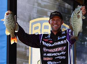 Aaron Martens risk vs reward tradeoff paid off with the 2013 Angler of the Year title but cost him victory due to broken bolts coming back from Lake Erie during the August 22-25, 2013 Elite Series Plano Championship Chase victory on Lake St Clair. Photo credit Jeff Nedwick