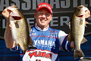 Texan Alton Jones leads day one BASS Elite Series 2011 on the St. Johns River with 26 pounds 9 ounces
