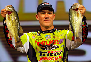 Lake Quivira Kansas bass pro Brent Chapman's 18 pounds even puts him in fourth place after day one of the 2011 Bassmaster Classic