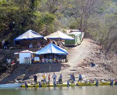 Excellent shore lunch and siesta for everyone at the Lake Comedero shore camp each day at noon.