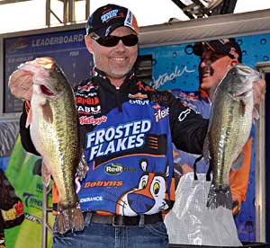 Kellogg's Frosted Flakes pro Dave Lefebre leads day one at the Beaver Lake FLW Tour event with five bass weighing 16 pounds 4 ounces Kellogg's Frosted Flakes pro Dave Lefebre leads day one at the Beaver Lake FLW Tour event with five bass weighing 16 pounds 4 ounces
