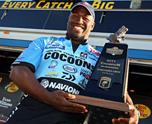 California's Ish Monroe takes the Bassmaster Northern Open title on Oneida Lake leading wire-to-wire with 15 bass weighing 51-2