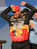 Michigan professional bass angler Kevin VanDam is not stranger to the Bassmaster Classic, here celebrating his triumph 2011 in Louisiana, Classic win number four