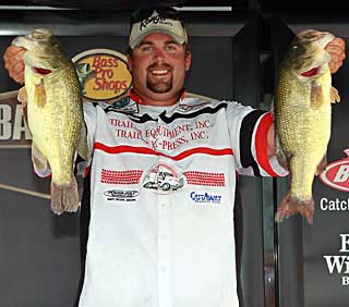 Newaygo Michigan pro angler Nate Wellman leads the Bassmaster Northern Open after day one on the Chesapeake Bay