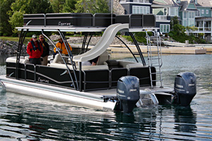 It's easy to park Premier's 27 foot Sunstation Walk-on pontoon boat thanks to the Yamaha Helm Master integrated digital controls.