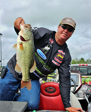 Last day adjustments enabled Skip Johnson to boat more bass and ultimately win the Kentucky Lake FLW tournament