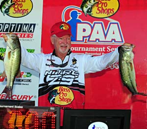 Bass pro Stacey King leads at the PAA bass tournament on Table Rock Lake on day one thanks to a big limit of bass