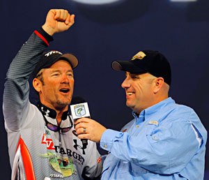 Stephen Browning being interviewed by Bassmaster emcee Dave Mercer during the 2011 Bassmaster Classic