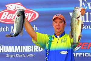 Alabama bass pro Steve Kennedy holds down 2nd place on his home lake West Point 1 ounce behind the leader Edwin Evers