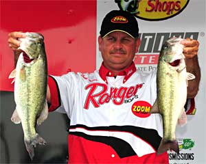 Todd Auten of South Carolina leads the PAA All Star Series with 22.96 pounds after Day 1 on Lake Ray Hubbard